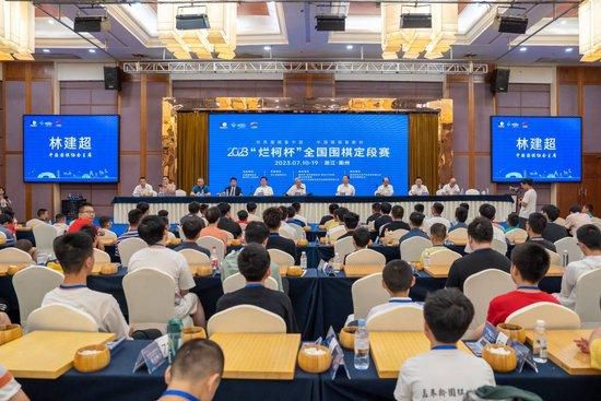 女人扒开腿让男人爽桶