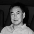 警察叔叔立起的大包包