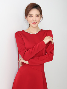 女大学生出差2020
