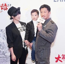 只跟朋友妈妈接吻